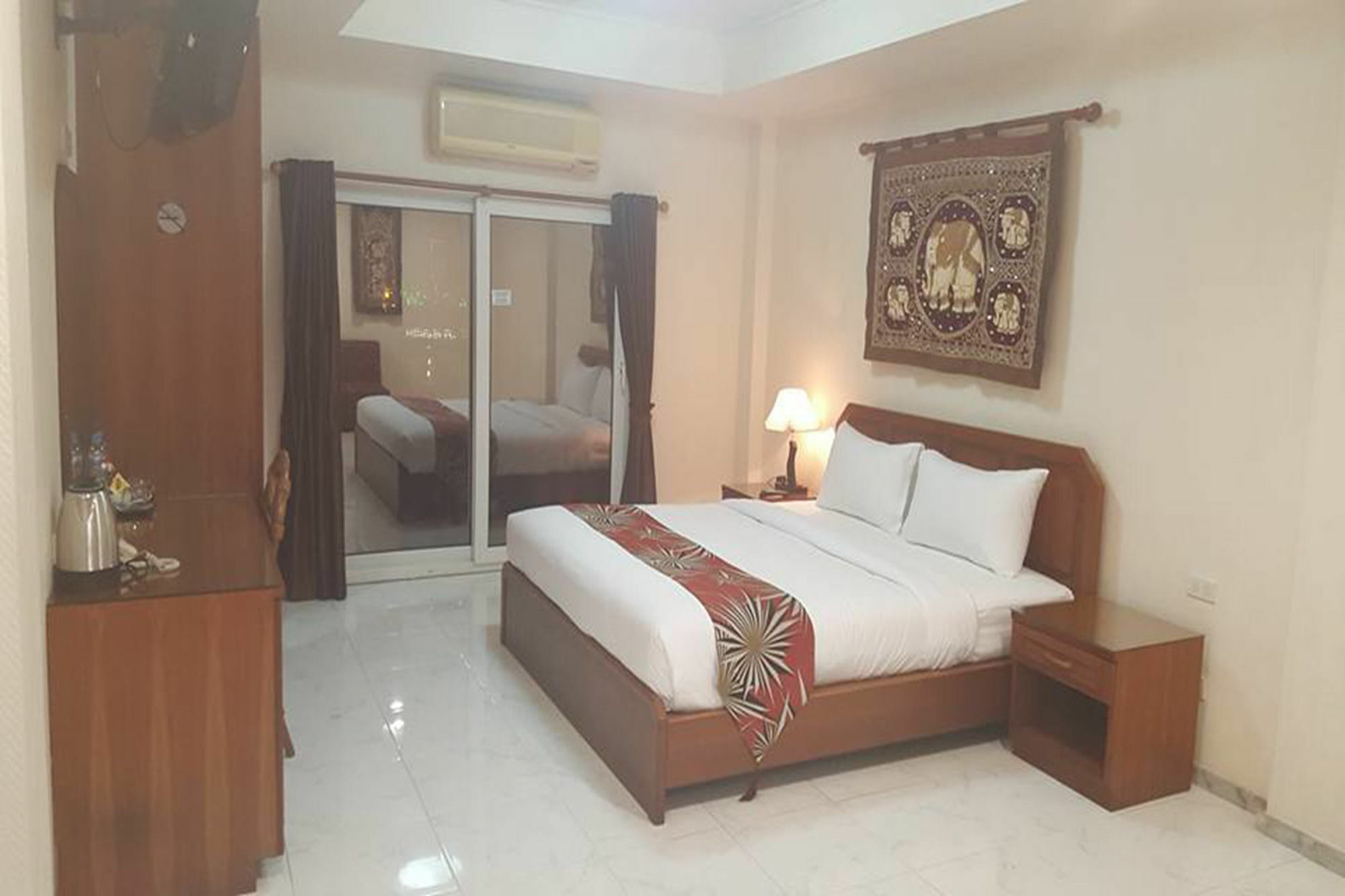 The Chillax Pattaya Hotel Екстериор снимка